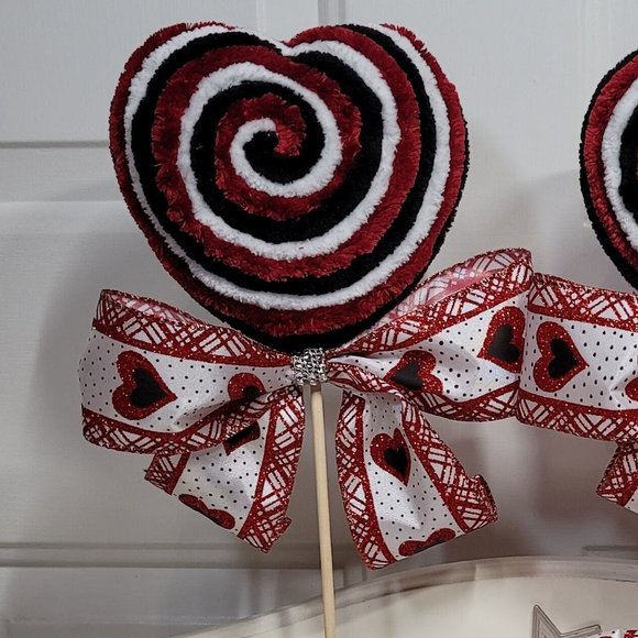 Decorative Velvety Yarn Dark Red Black & White Heart Lollipop w Red Heart Bow #1 - Picture 4 of 4